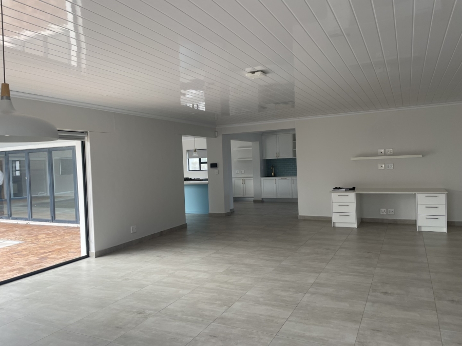 5 Bedroom Property for Sale in Myburgh Park Western Cape